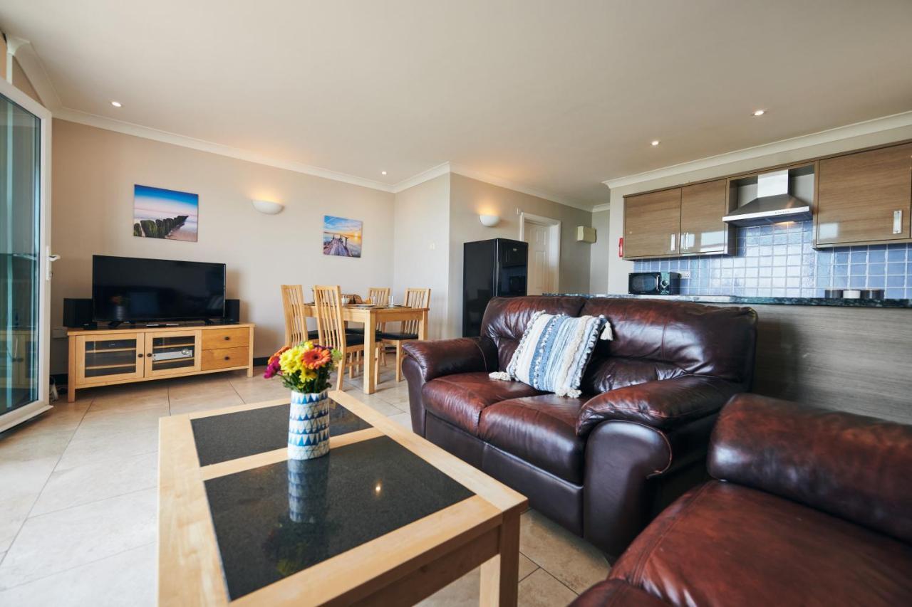 Cliff Haven- Spectacular Sea Views From Balcony, Pets Go Free Apartment *