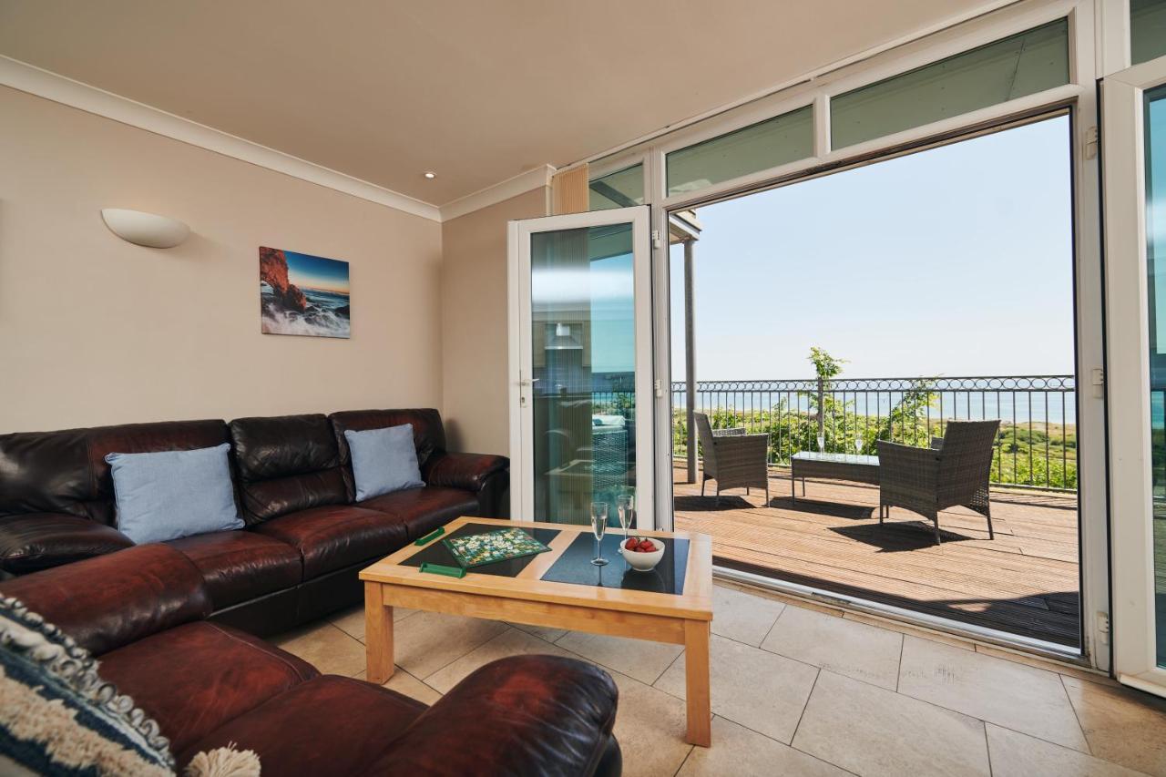 Cliff Haven- Spectacular Sea Views From Balcony, Pets Go Free Apartment Pendine