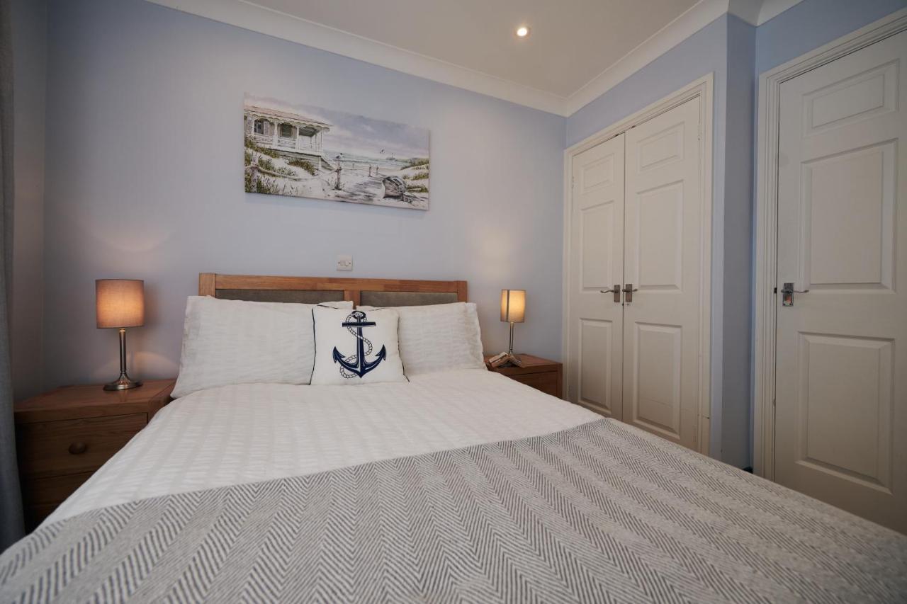 Cliff Haven- Spectacular Sea Views From Balcony, Pets Go Free Pendine