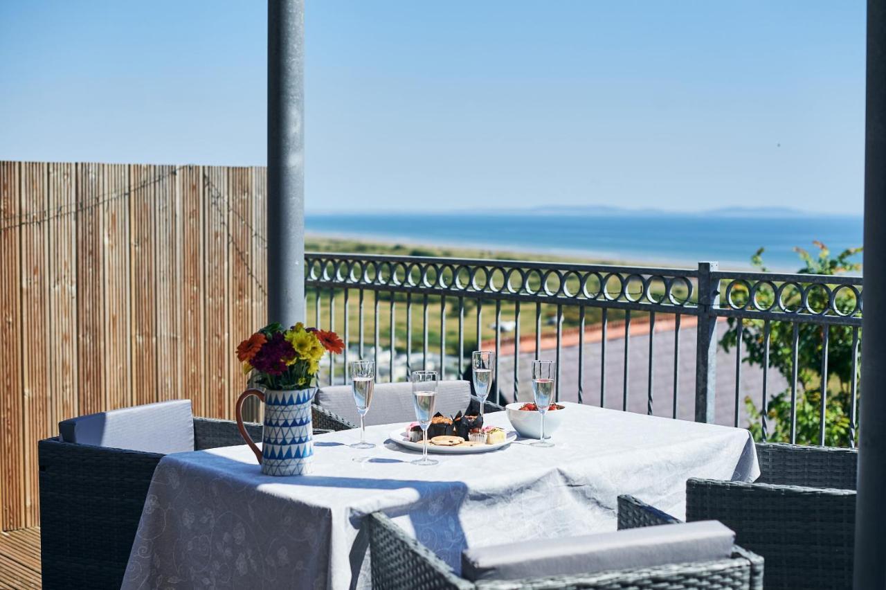 Cliff Haven- Spectacular Sea Views From Balcony, Pets Go Free * Pendine